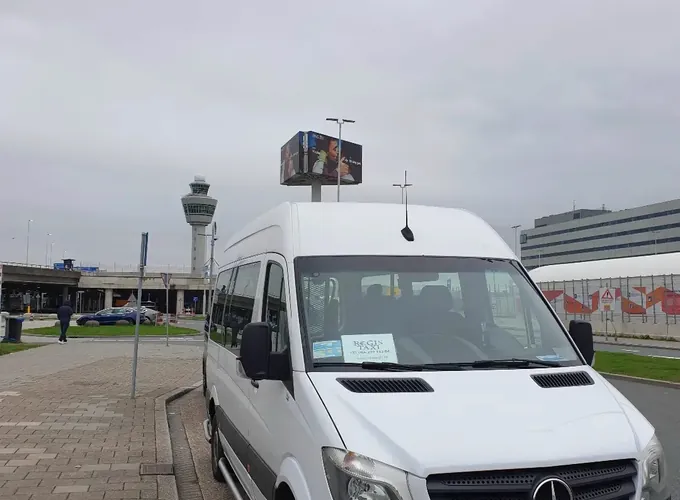 Taxibus van Rogis bij Schiphol