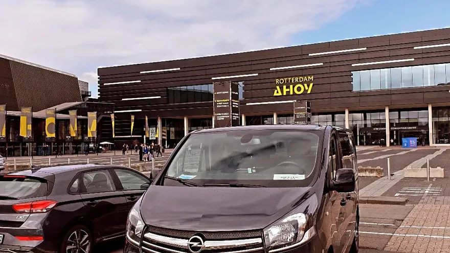 Taxi bij evenementenhal Ahoy Rotterdam